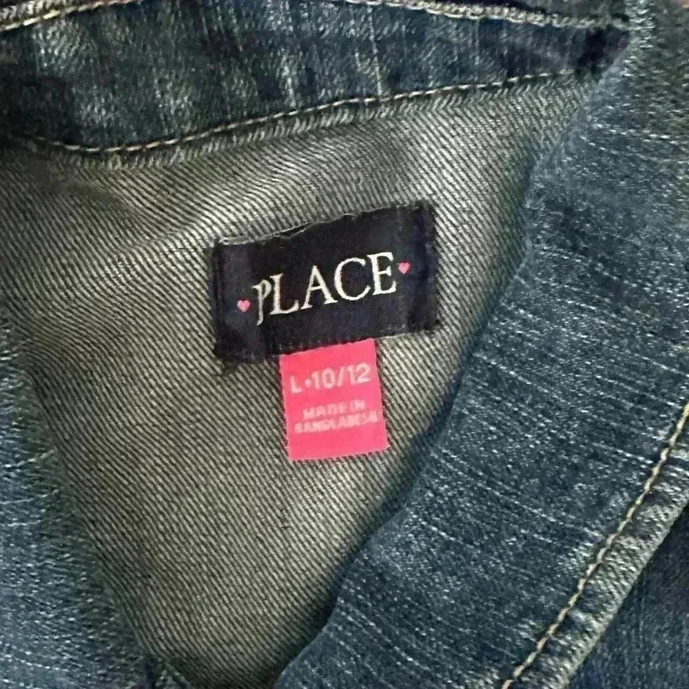 Children place denim jacket. - Picture 3 of 3
